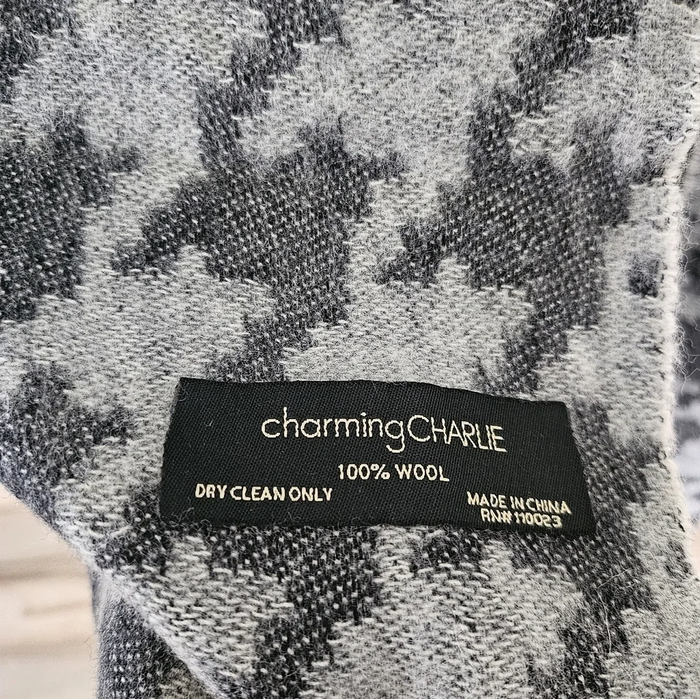 Charming Charlie 100 Wool Black Gray Pattern Casual Chic Wrap Scraft.
